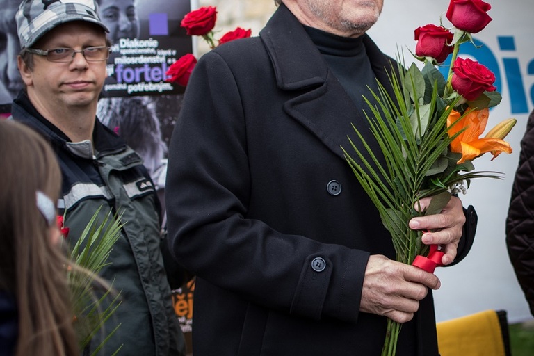 Průhledné sochy klientů Diakonie zdobí ulice Litoměřic