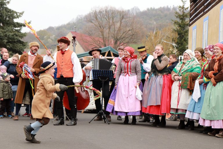 S dobrovolníky do Zubrnic